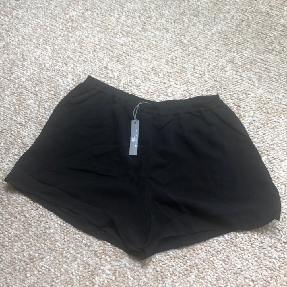 Tart black loose shorts